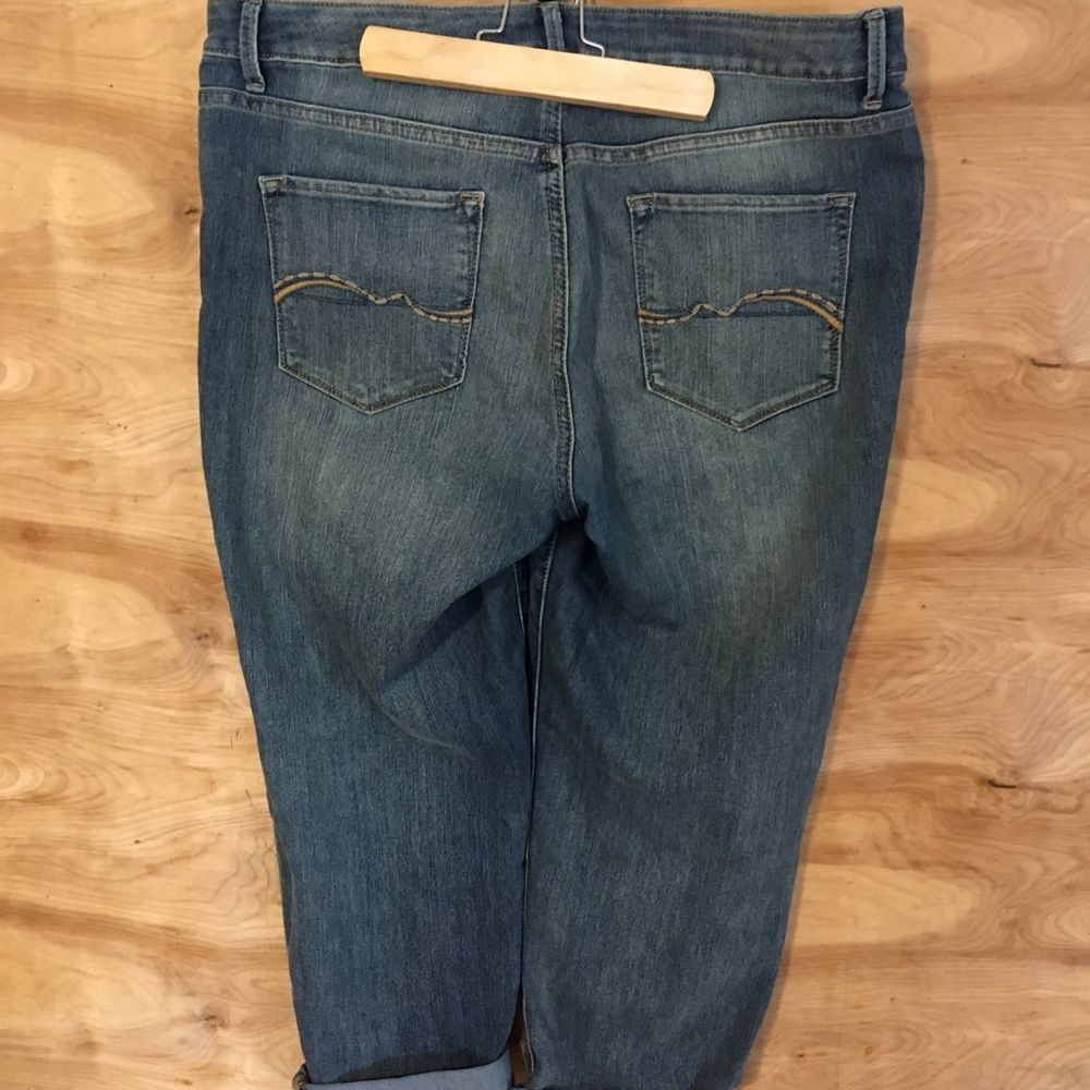 Sonoma cropped women’s sz 16 blue jeans